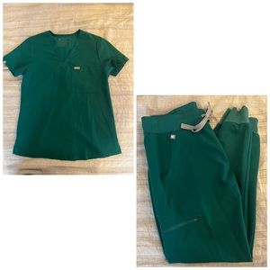 Figs Women's Scrub Set in Green (Size S)